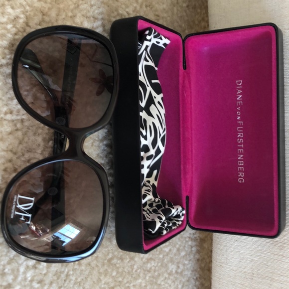 Diane Von Furstenberg womens sunglasses & case NEW - Picture 1 of 6